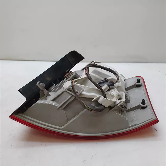 Fanale posteriore parte esterno sinistro