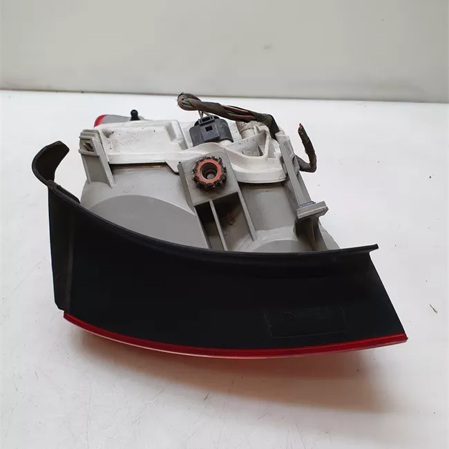 Fanale posteriore parte esterno sinistro