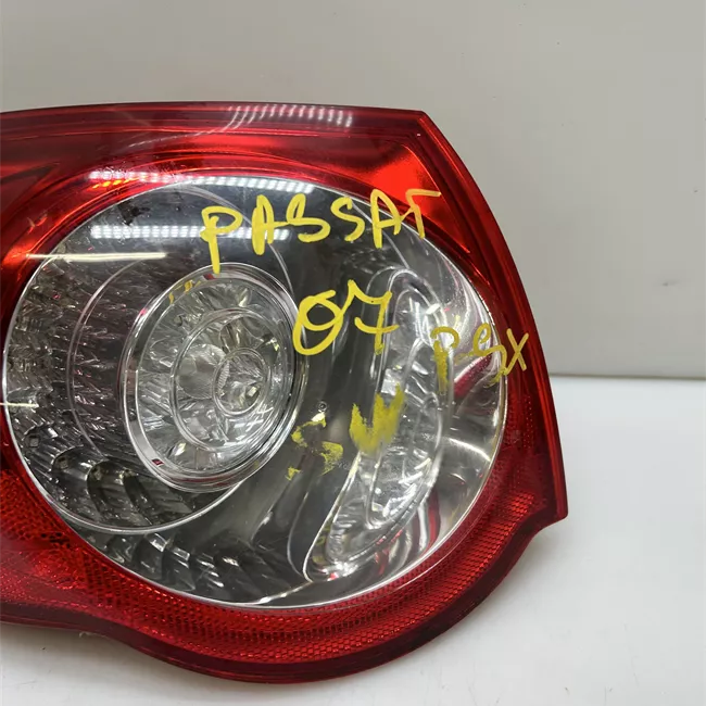 Fanale posteriore parte esterno sinistro