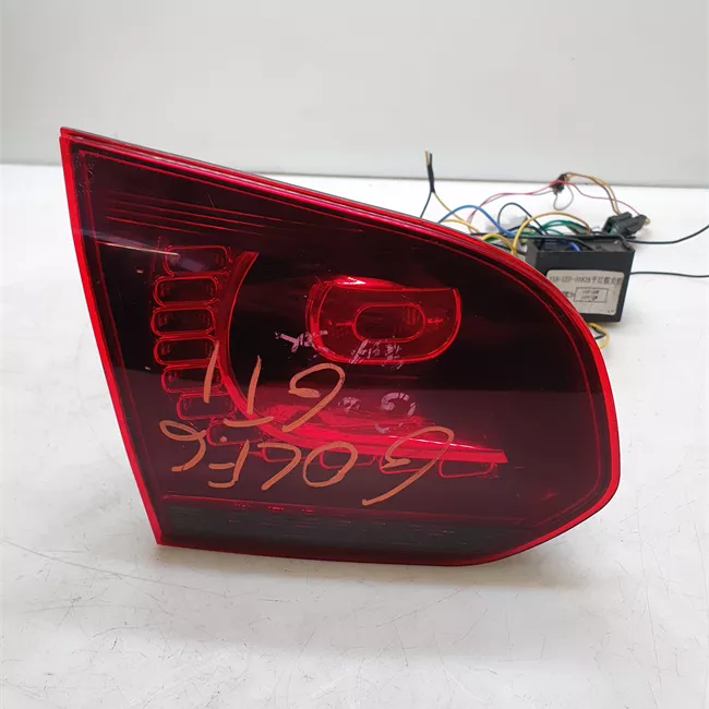 Fanale posteriore parte interno sinistro Led/oscurato