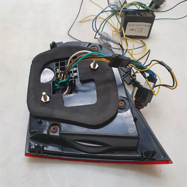 Fanale posteriore parte interno sinistro Led/oscurato