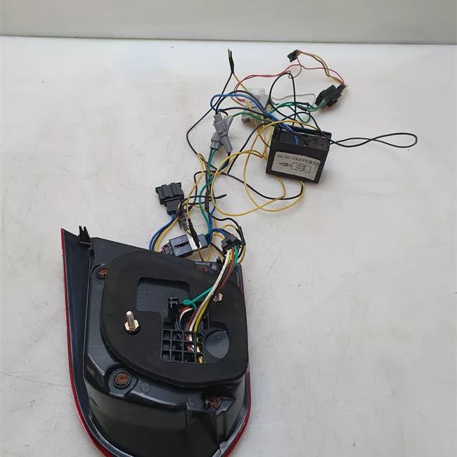 Fanale posteriore parte interno sinistro Led/oscurato