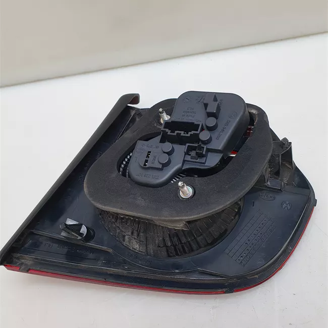 Fanale posteriore parte interno sinistro oscurato