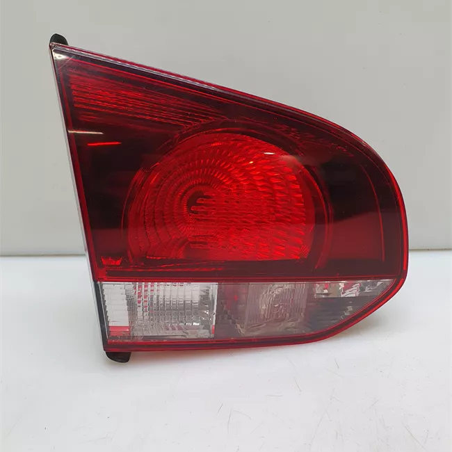 Fanale posteriore parte interno sinistro oscurato