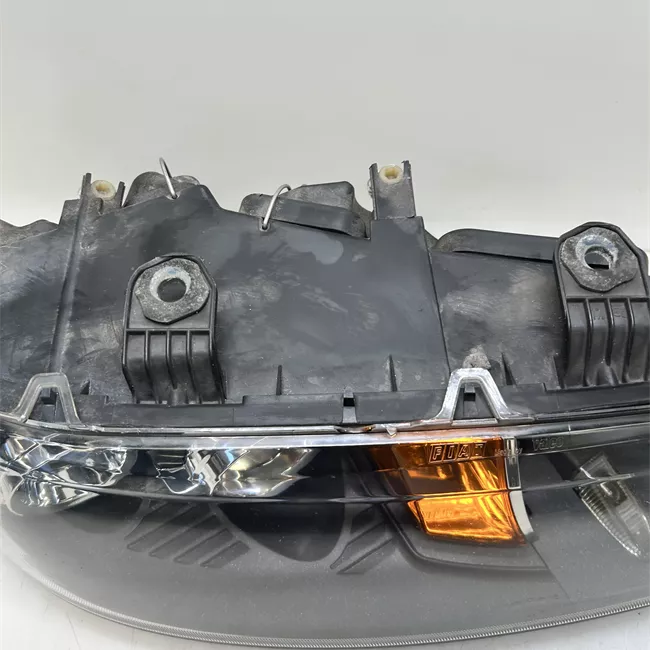 Proiettore destro con fendinebbia