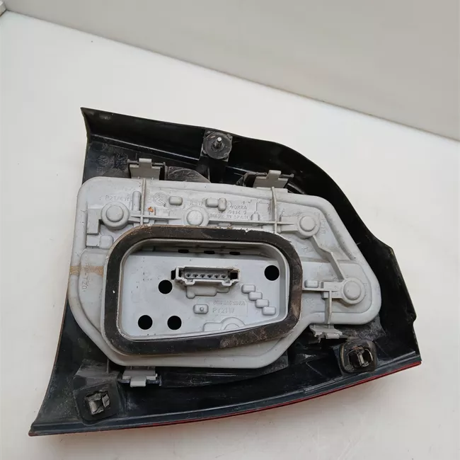 Fanale posteriore sinistro