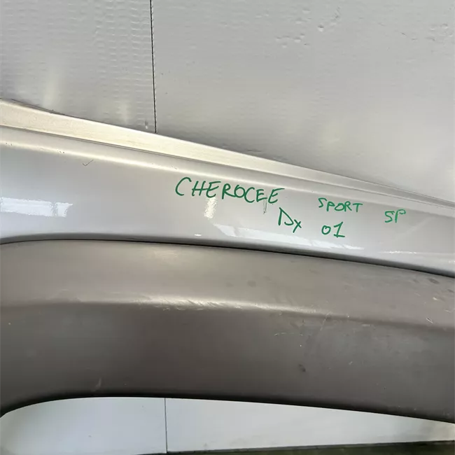 Parafango anteriore destro