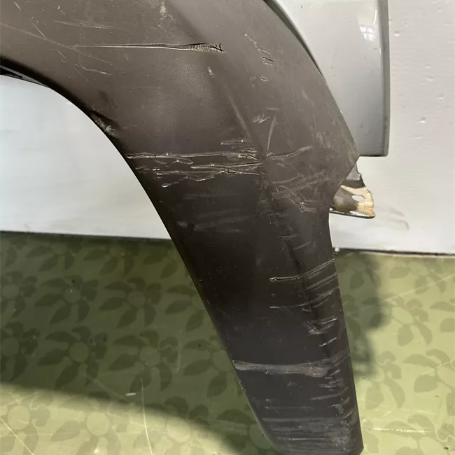 Parafango anteriore destro