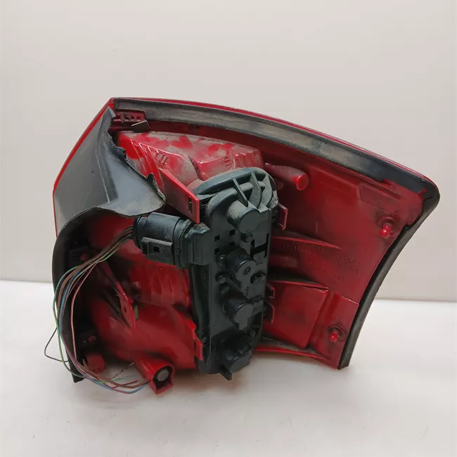 Fanale posteriore parte esterno sinistro