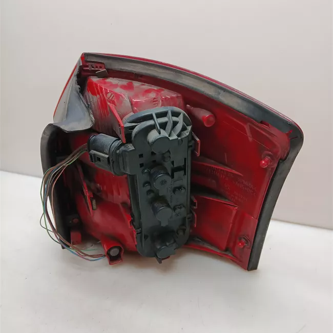 Fanale posteriore parte esterno sinistro