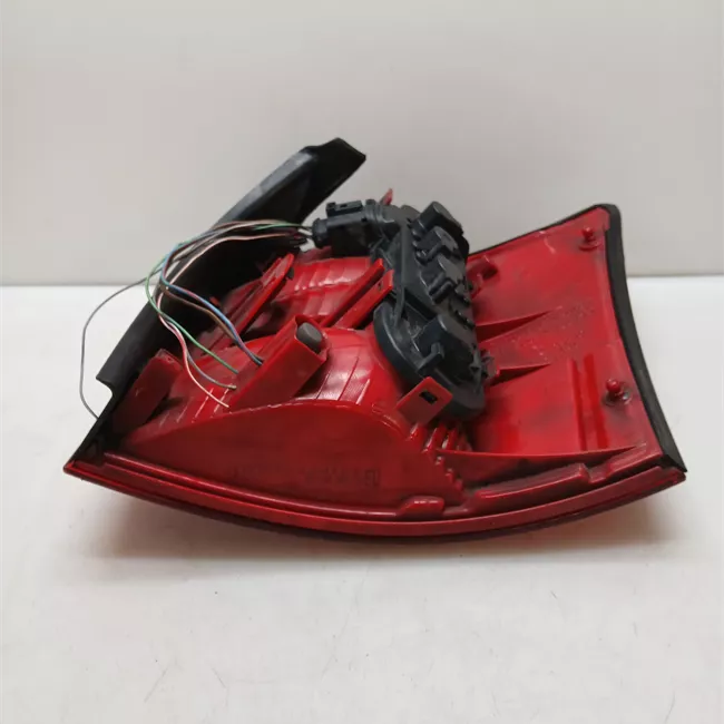 Fanale posteriore parte esterno sinistro