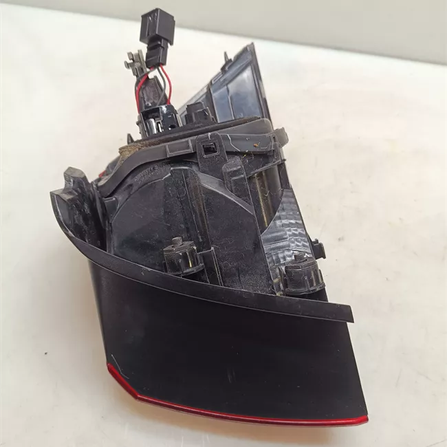 Fanale posteriore parte esterno sinistro