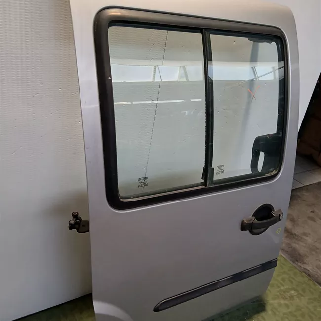 Porta posteriore destra