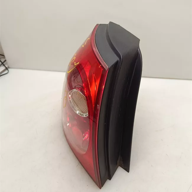 Fanale posteriore parte esterno sinistro