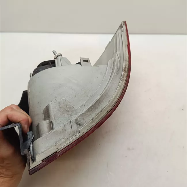 Fanale posteriore parte esterno sinistro