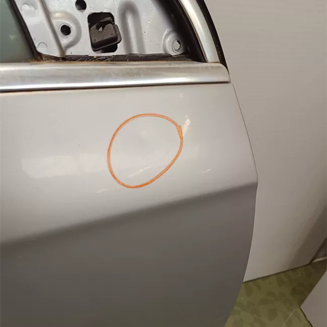 Porta anteriore destra