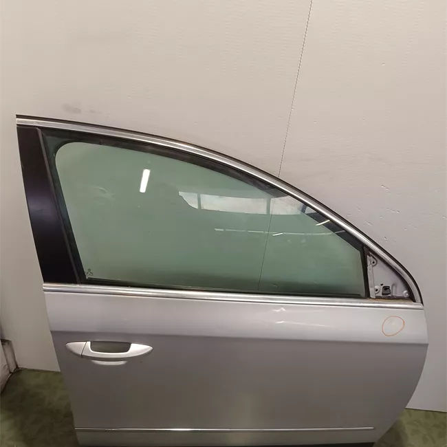 Porta anteriore destra