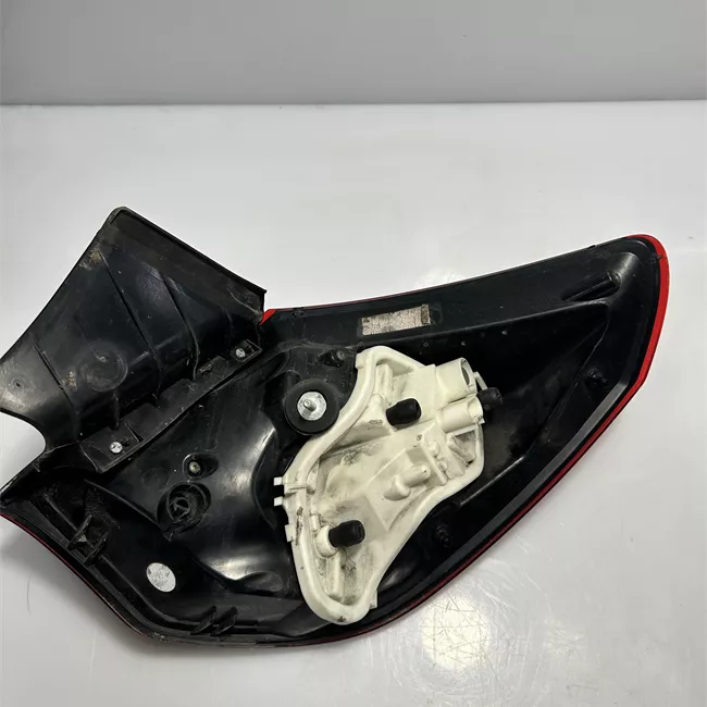 Fanale posteriore parte esterno sinistro