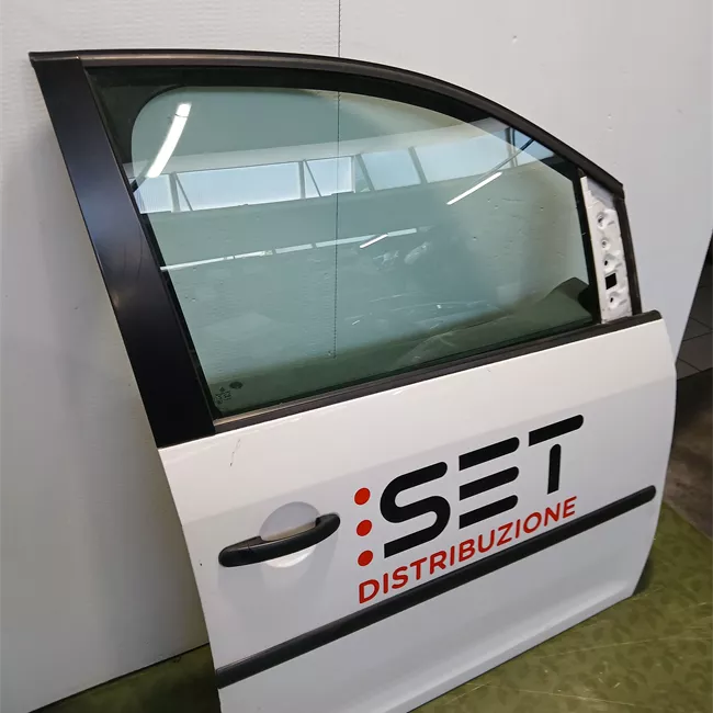 Porta anteriore destra