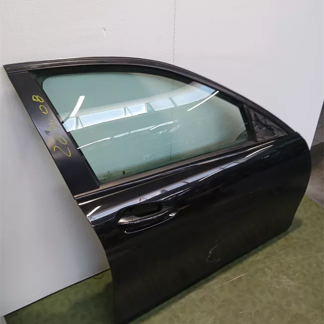 Porta anteriore destra