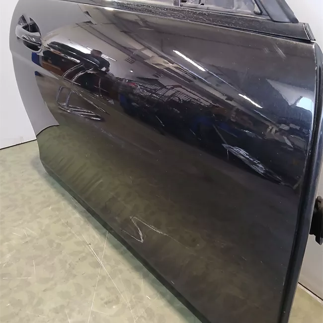 Porta anteriore destra