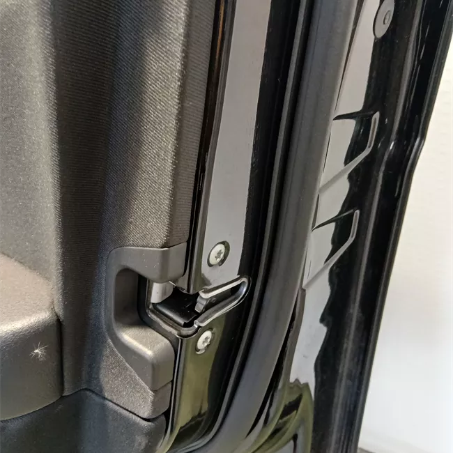 Porta anteriore destra