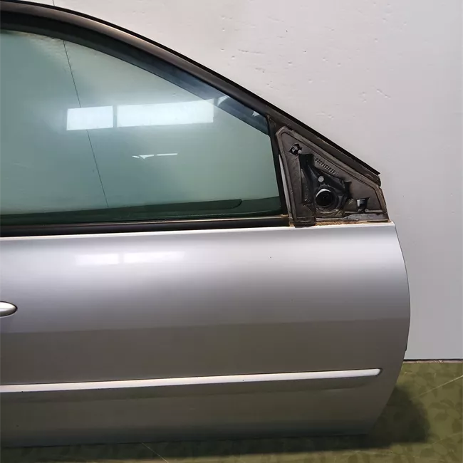 Porta anteriore destra