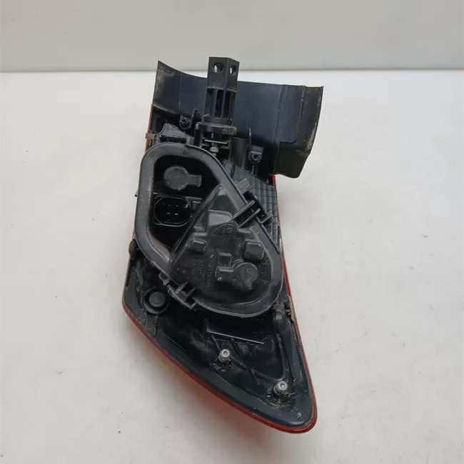 Fanale posteriore parte esterno sinistro