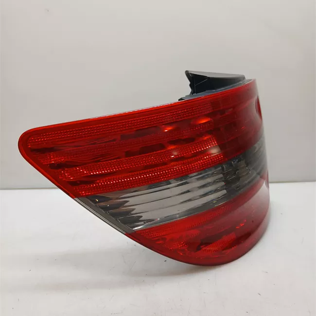 Fanale posteriore parte esterno sinistro Sport