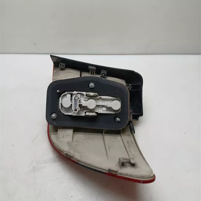 Fanale posteriore parte esterno sinistro Sport