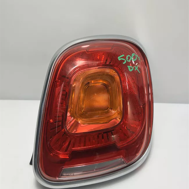 Fanale posteriore destro con modanatura cromata