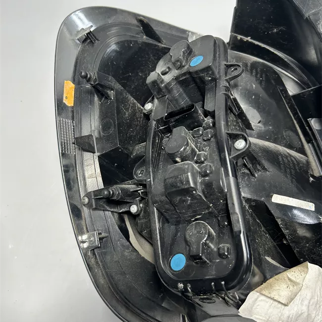 Fanale posteriore destro con modanatura cromata