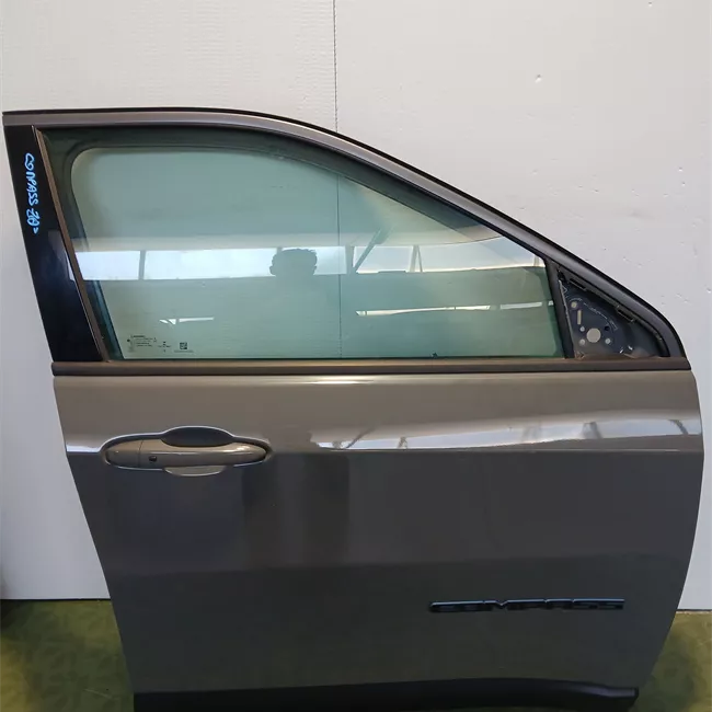 Porta anteriore destra