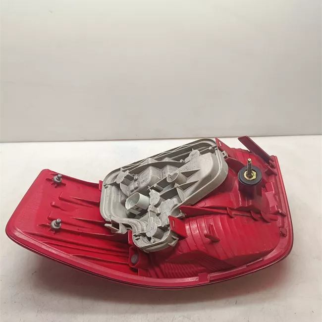 Fanale posteriore sinistro con retronebbia