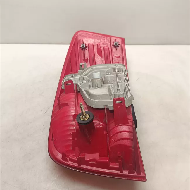 Fanale posteriore sinistro con retronebbia