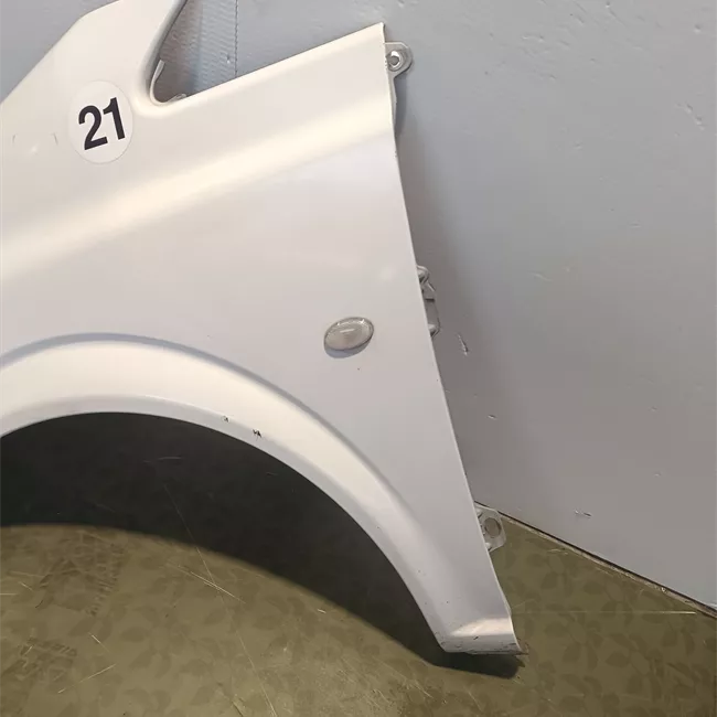 Parafango anteriore sinistro