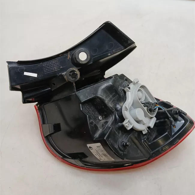 Fanale posteriore parte esterno sinistro