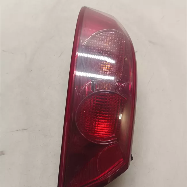 Fanale posteriore parte esterno sinistro