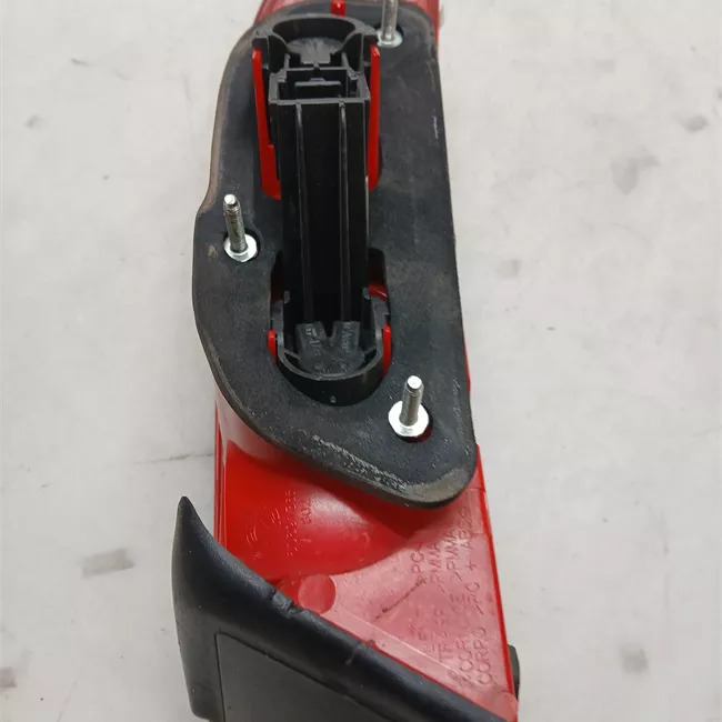 Fanale posteriore parte esterno sinistro