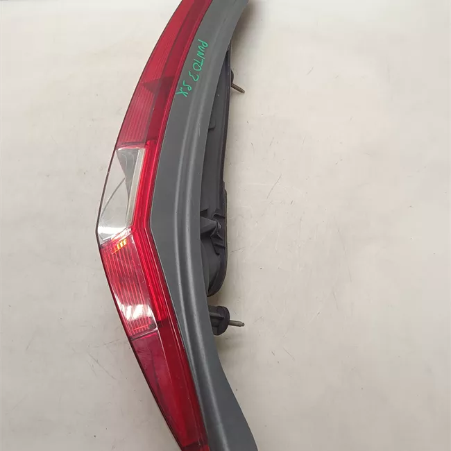 Fanale posteriore sinistro