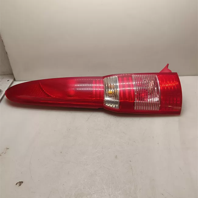 Fanale posteriore sinistro 11/04<