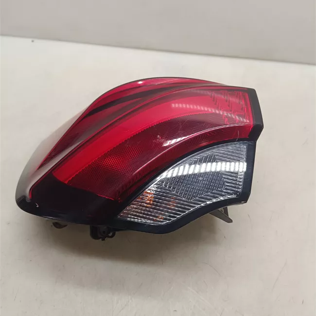 Fanale posteriore parte esterno sinistro Led