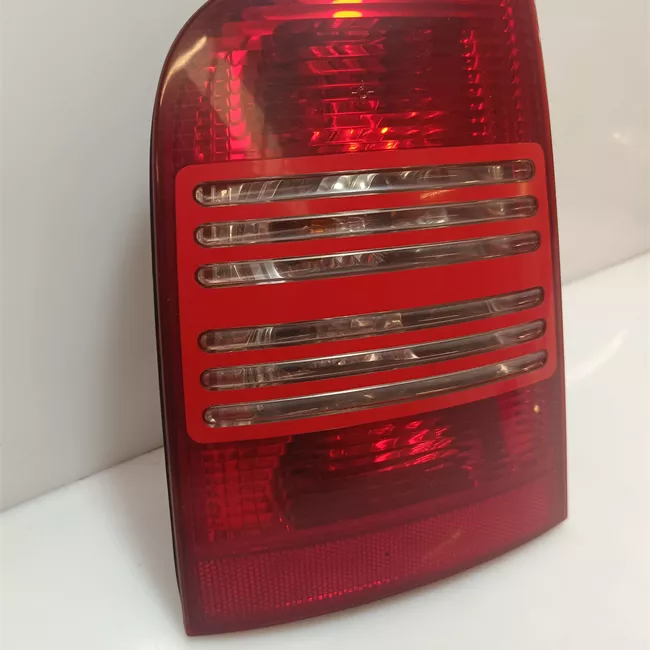 Fanale posteriore sinistro 00>