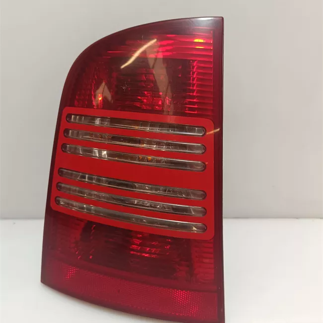 Fanale posteriore sinistro 00>