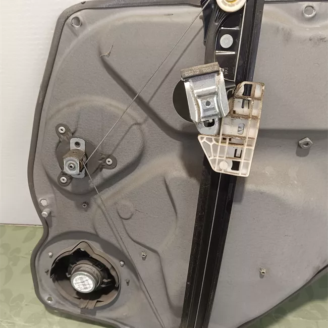 Alzacristallo porta posteriore sinistro