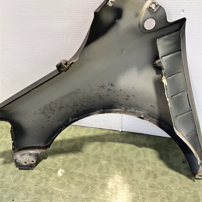 Parafango anteriore destro