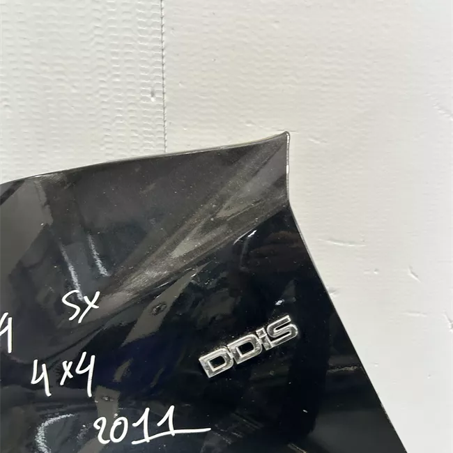 Parafango anteriore sinistro con fascioni