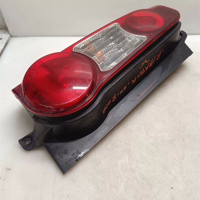 Fanale posteriore sinistro porte posteriore battente