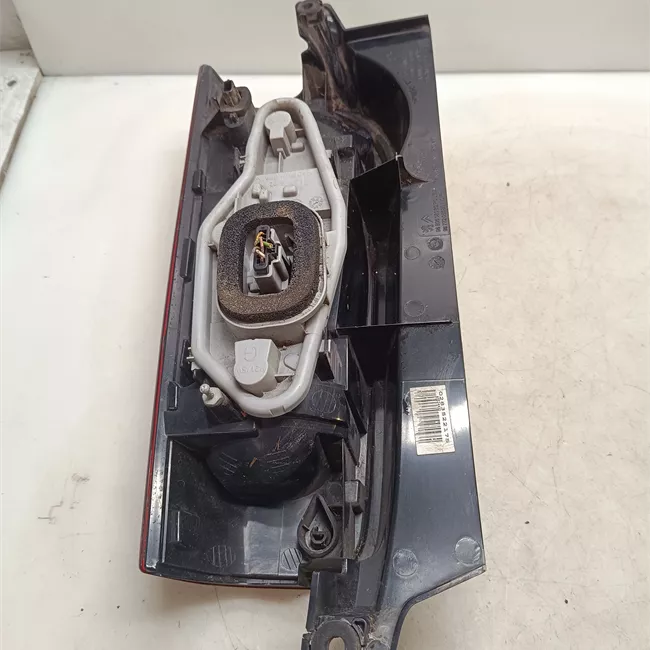 Fanale posteriore sinistro porte posteriore battente