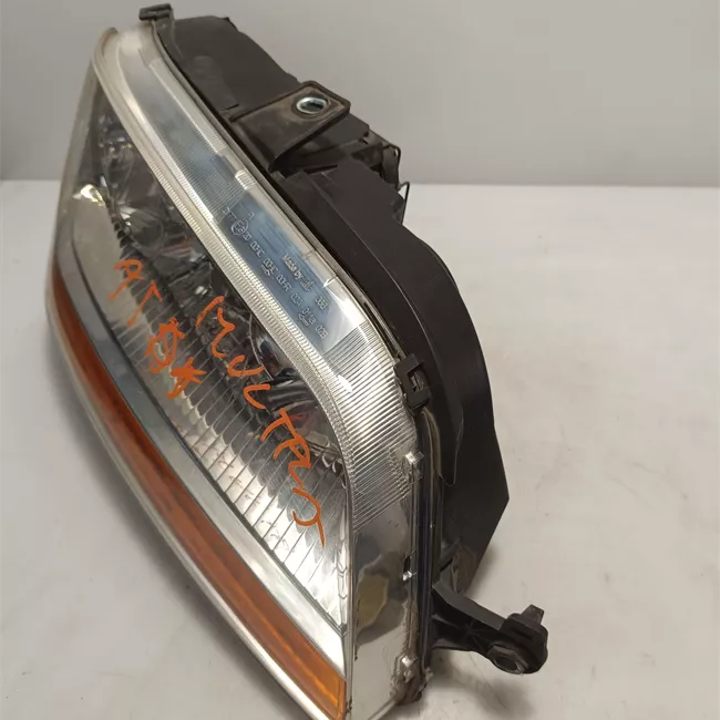 Proiettore destro con fendinebbia